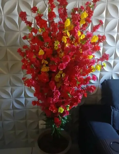 Flor de cerejeira artificial com vaso