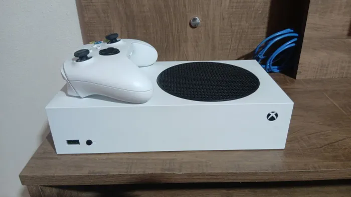 XBOX SERIES S 512GB SSD + 1 CONTROLE + CARREGADOR DE BATERIA. NA CAIXA + NOTA FISCAL.
