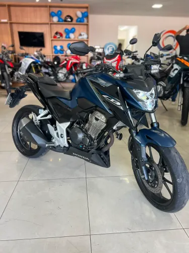 Honda CB 300F Twister 300 cc
