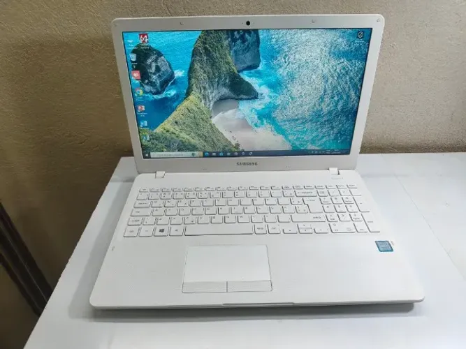 Ultrabook Samsung i5 7a ger, 8GB ram DDR4, SSD NOVO de 256GB. Novíssimo! Ótimo desempenho