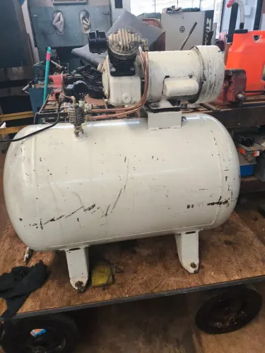Compressor odontológico 130 litros. Isento de óleo 