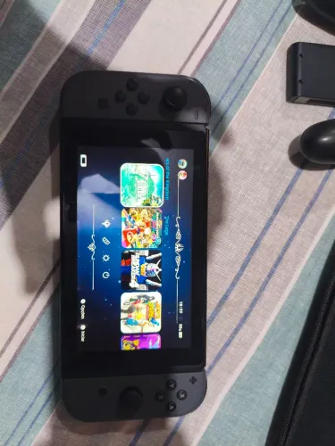 Vendo Nintendo switch desbloqueado com pro controle 