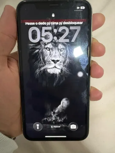 iPhone 11 64 gbs detalhe na tela.