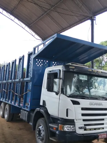 Caminhão Scania P420 6x4