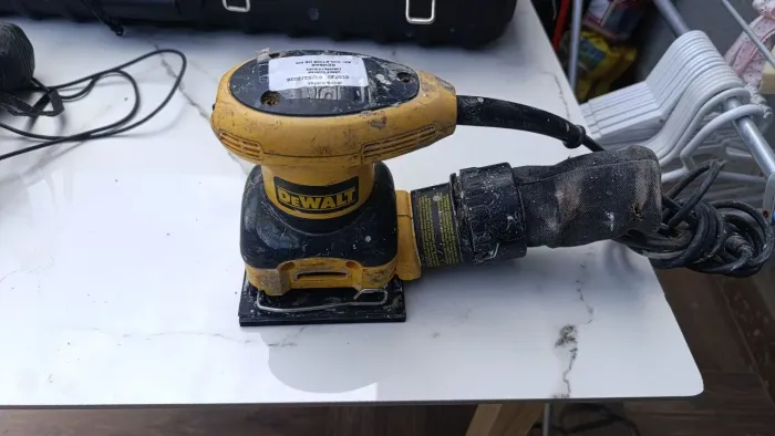 Lixadeira orbital Dewalt 220v
