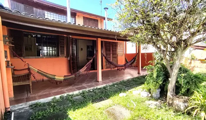 Ubatuba - Casa à venda na Enseada 4 dormitórios suíte e 4 vagas. Próximo a praia