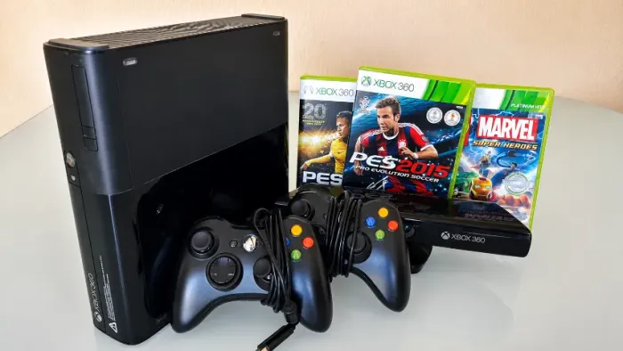 Xbox 360 Super Slim+ Kinect + 2 Controles Originais + 3 Jogo