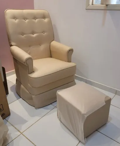 Poltrona+puff para amamentação 