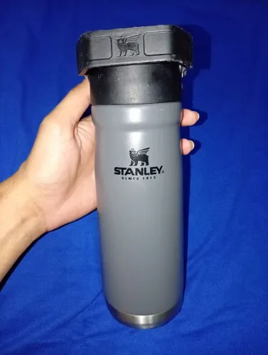 Garrafa Térmica Stanley Flip Straw 651ml (Original) - Cinza