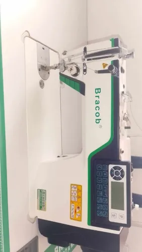 Máquina de costura reta eletrônica (BRACOB)