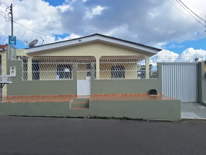 Casa no conjunto Hileia- Reformada - Com 03 quartos