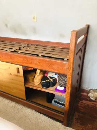 Cama de solteiro com armário embutido 