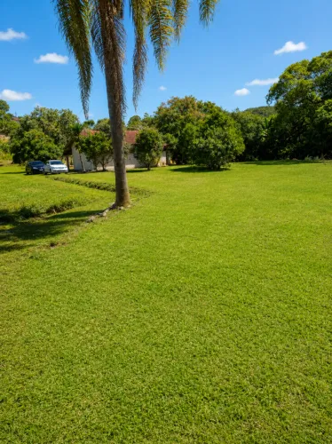 Chácara 4200 mtrs - Casa 2 dorms - água no fundo (dá pra fazer lago)