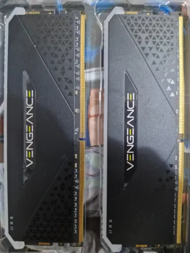 Memória RAM Corsair Vengeance 32GB RGB