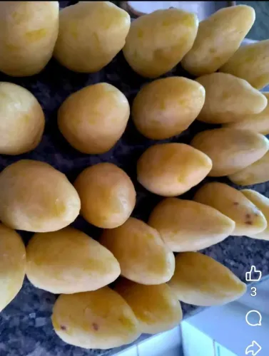 Coxinha e empadas de câmara e caranguejo