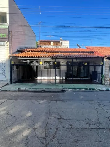 Otima casa no pistao sul . Comercial e residencial. Possui habite-se
