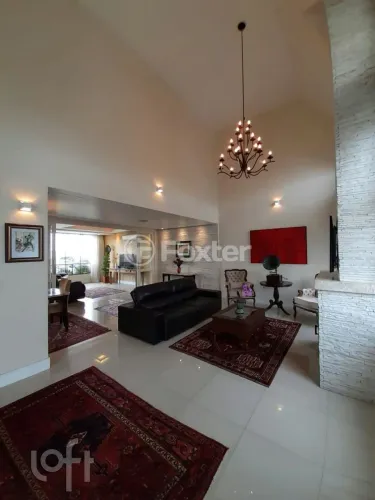 Casa à venda em Vila Ipiranga com 500 m², 3 quartos, 3 suítes, 8 vagas