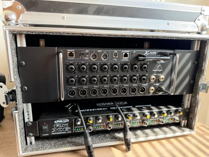 Behringer Xr18 X Air + Power Click X6 + Case NOVO