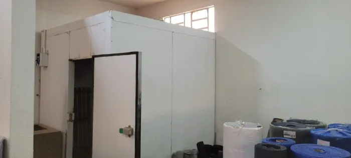 Câmara fria comercial usada 2,10 x 2,30 x 2,40 m - Cáceres