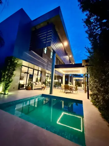 Duplex imponente no Alphaville2, 3 suites, Escritório, Área Gourmet. Energia Solar. 100% M