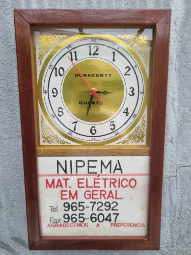 Relogio antigo todo em madeira bem conservado funcionando perfeitamente  fabricado 1994