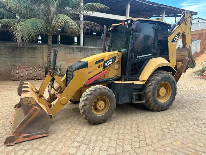 Retro escavadeira. Cat 416 F2