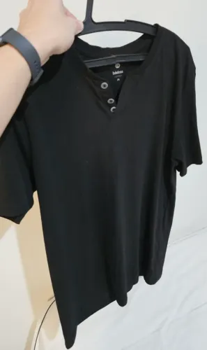 Camiseta preta gola portuguesa M