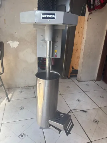 Máquina de Açaí Metvisa 10L Seminova + Bancada + medidor de açaí + bacia de alumínio