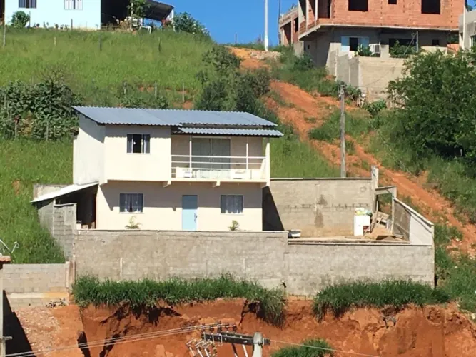 Casa grande com quintal em São José do calçado dois andares