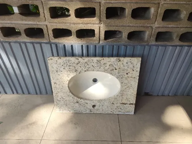 Bancada de granito com cuba embutida
