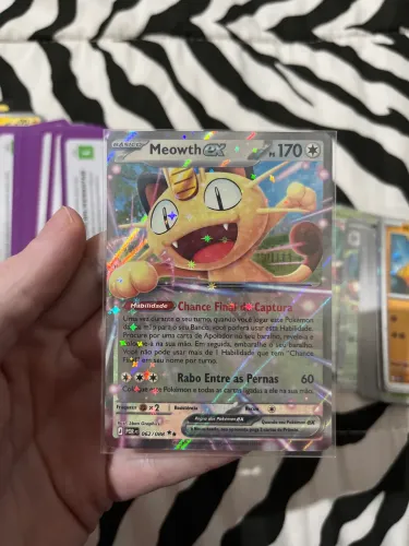 Carta Pokémon Meowth ex 062/088 e Decidueye ex 012/088 Equilíbrio Perfeito