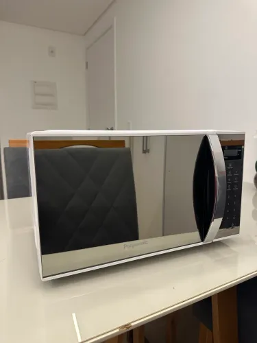 Microondas Panasonic 21L Branco Espelhado Tecnologia Pega Fácil