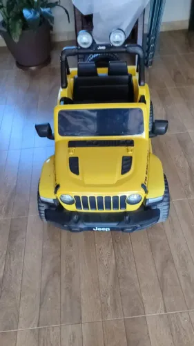Jeep Wrangler elétrico infantil