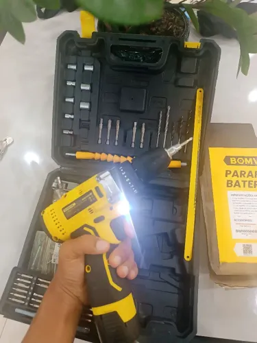 Parafusadeira 18V com 2 Baterias + Maleta Completa - Semi Nova