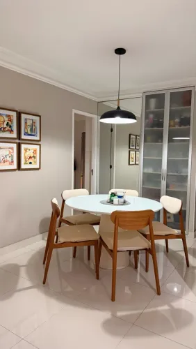 Mesa jantar e cadeiras