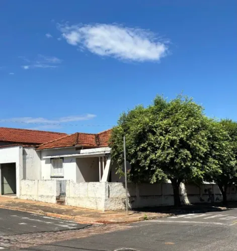 OPORTUNIDADE: Esquina Comercial e Residencial no Centro de Ibirá - 237m² de Potencial