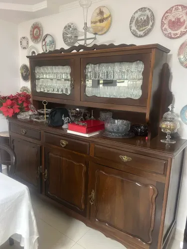 Móvel antigo de madeira