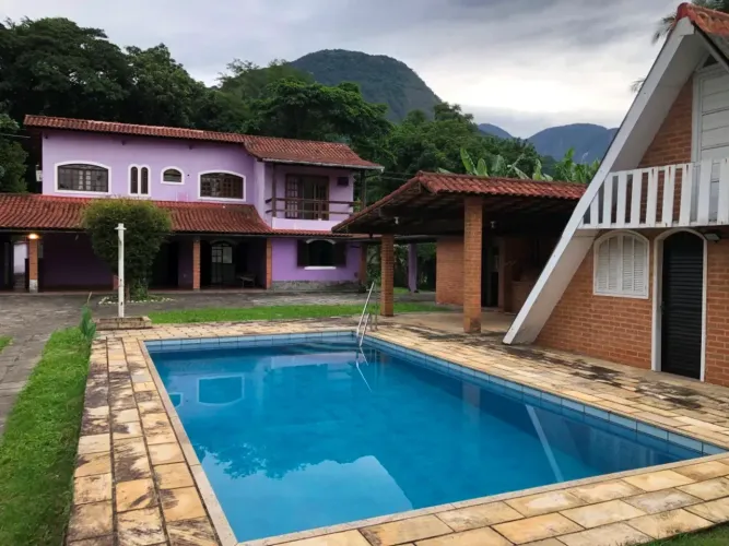 CASA DUPLEX 04 QTS EM CONDOMÍNIO FECHADO COM PISCINA E CHALÉ.