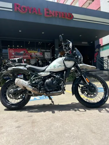 ROYAL ENFIELD HIMALAYAN 450 KAMET WHITE (ACESSORIOS + IPVA 26 PAGO)