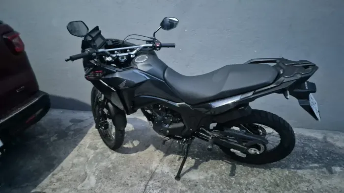 Honda Sahara 300 sem debitos baixo km zerada 
