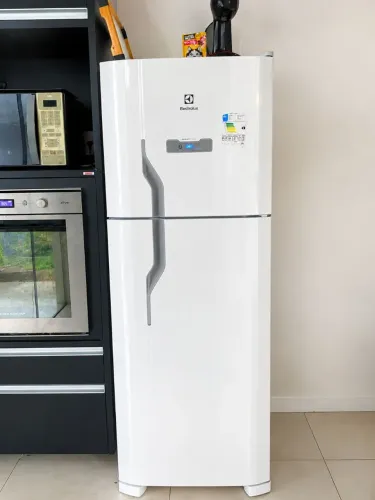 Geladeira Electrolux Frost Free Branca Excelente Estado e Funcionando 100%
