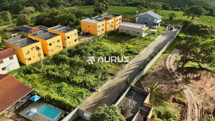 Terreno plano de 277m2 a poucos passos da Bodega, na Serra Negra