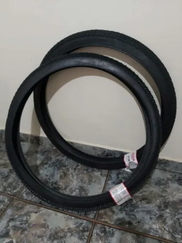 Vendo dois pneus kenda e bomba de ar