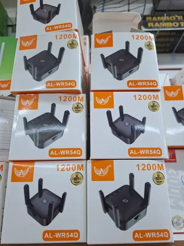 Repetidor e amplificador de sinal Wi-Fi Altomex AL-WRT 1200M