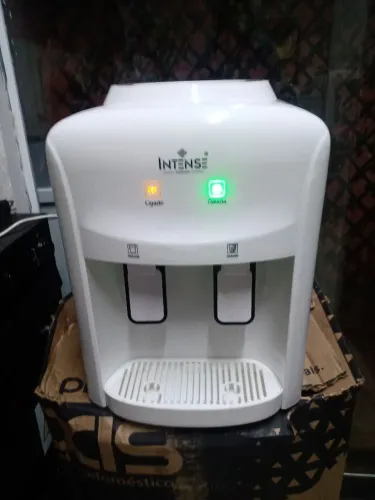 Bebedouro de galão bivolt