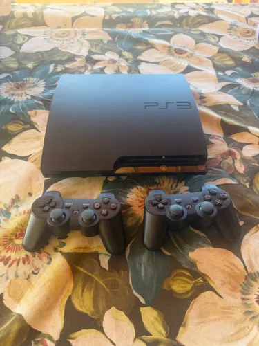 PS3 1 TB + 2 CONTROLES (VAI VÁRIOS JOGOS E LOJAS)