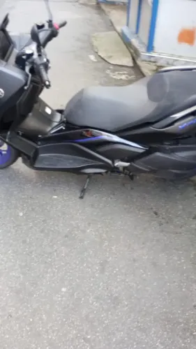 Xmax 300 conect