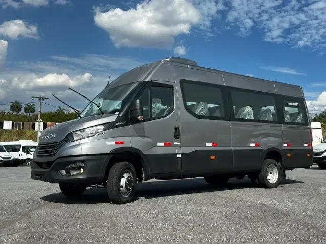 Iveco Daily Furgão 30-160 3.0 12m³ (die.)(e6) 2027