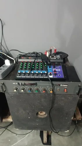 Caixa de som e amplificador