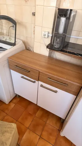 Balcão multi uso precisa de ajuste na gaveta